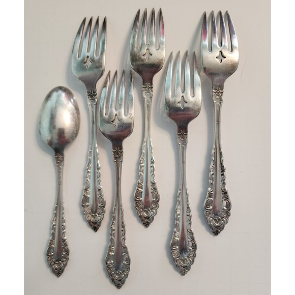 Oneida Community 1975 ROYAL GRANDEUR Flatware - 5 Salad Forks & 1 Teaspoon - Picture 2 of 2